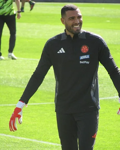 Álvaro Montero — Alvaro Montero calentando con la seleccion de colombia contra bolivia el 15 de junio de 2024