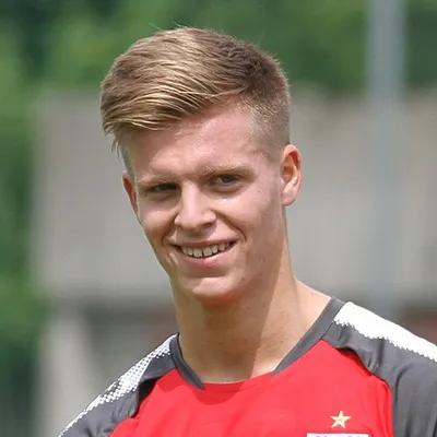 Dzenis Burnic portrait