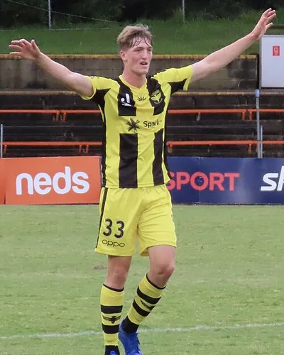 Finn Surman — Finn Surman playing for Wellington Phoenix in the A-League Men against Perth Glory at Leichhardt Oval on 26 March 2022