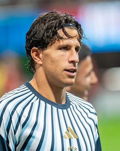 Giuliano Simeone — Giuliano Simeone during Argentina v Egypt at the 2026 FIFA World Cup