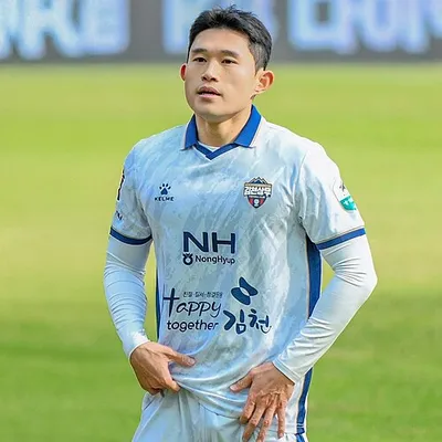 Lee Dong-Gyeong portrait
