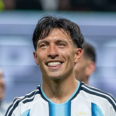 Lisandro Martínez portrait