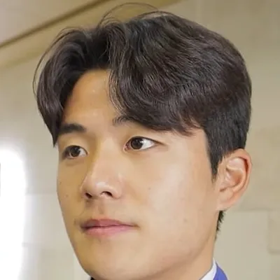 Seol Young-Woo portrait