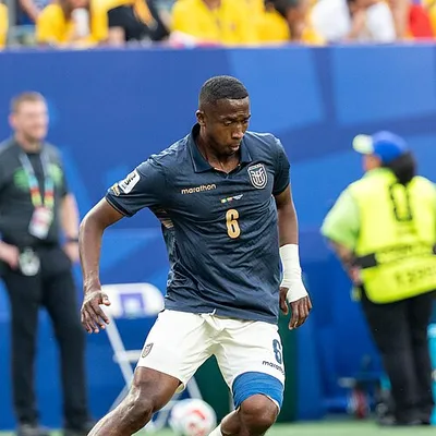 Willian Pacho portrait